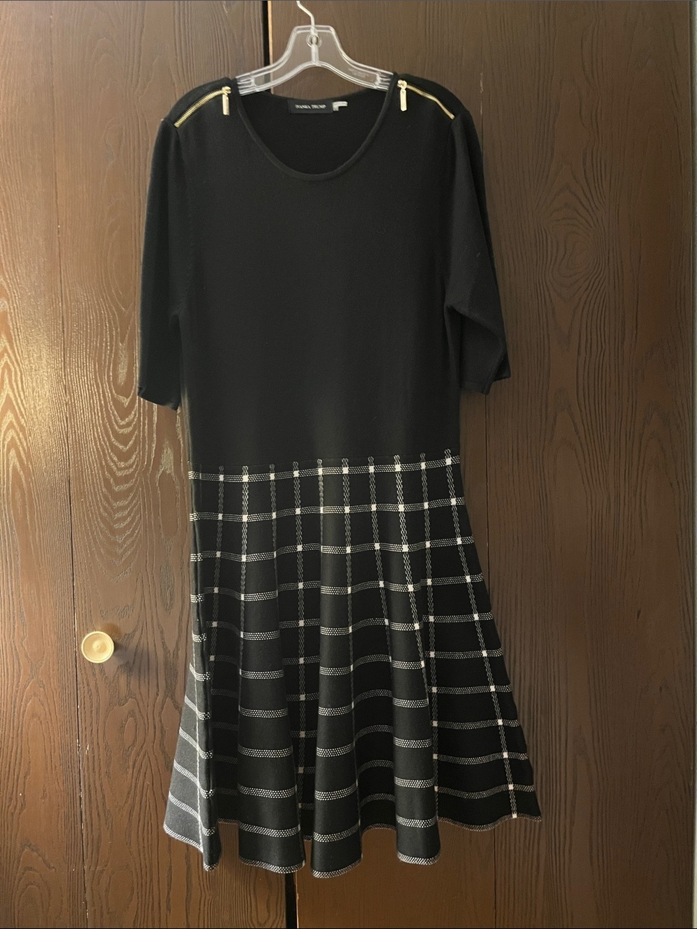 Ivanka Trump short sleeved black / white sweater dress. Size XL